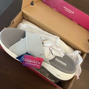 Sketchers sandals size 7 NWT